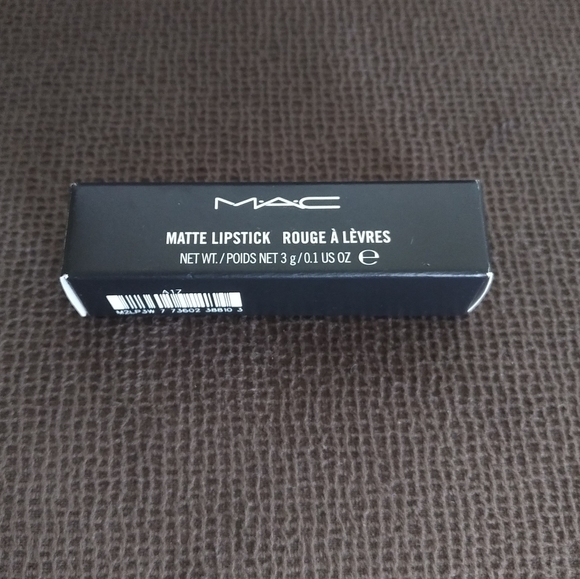 ✨️HP✨️ Beauty💋 Bundle - MAC and Estee Lauder - Picture 8 of 14